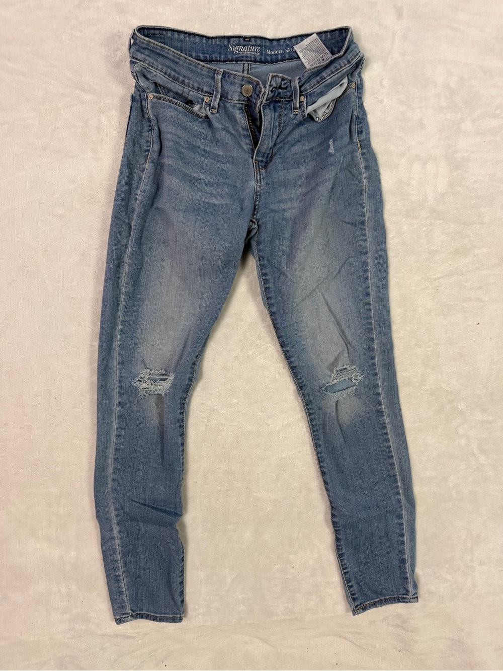 Signature Women’s Skinny Jeans in Light Blue with Knee Distress